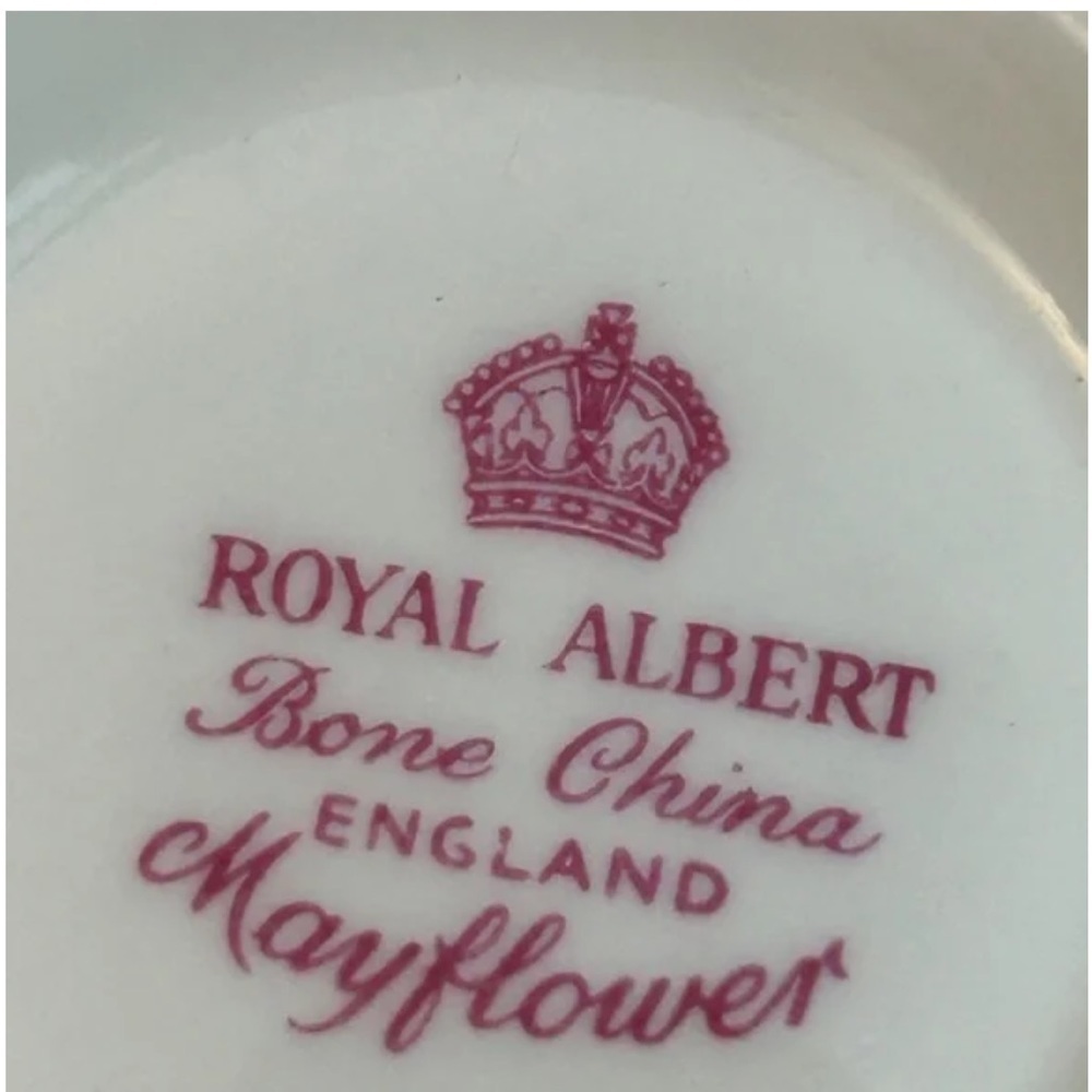 Vintage Royal Albert English fine bone china MAYFLOWER tea cup & saucer set. - Picture 6 of 6
